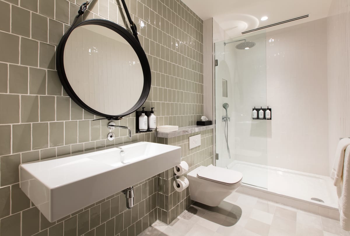 Qantas Heathrow Bathrooms