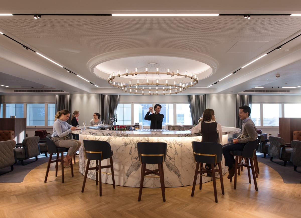 Qantas Heathrow Lounge Cocktail Bar
