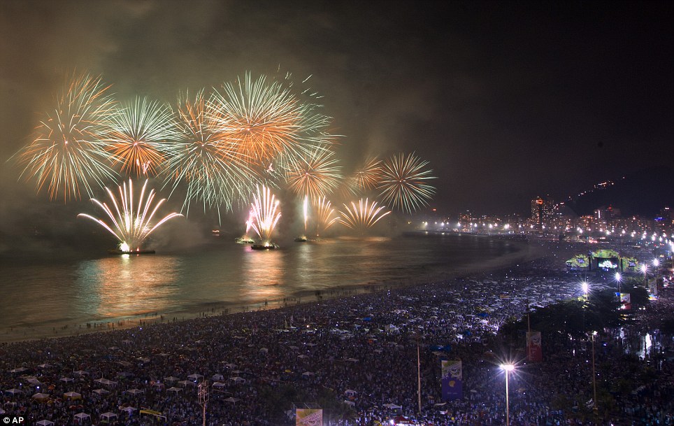 Copacabana-Beach-Rio-de-Janeiro-Brazil-New-Years-Eve-Fireworks