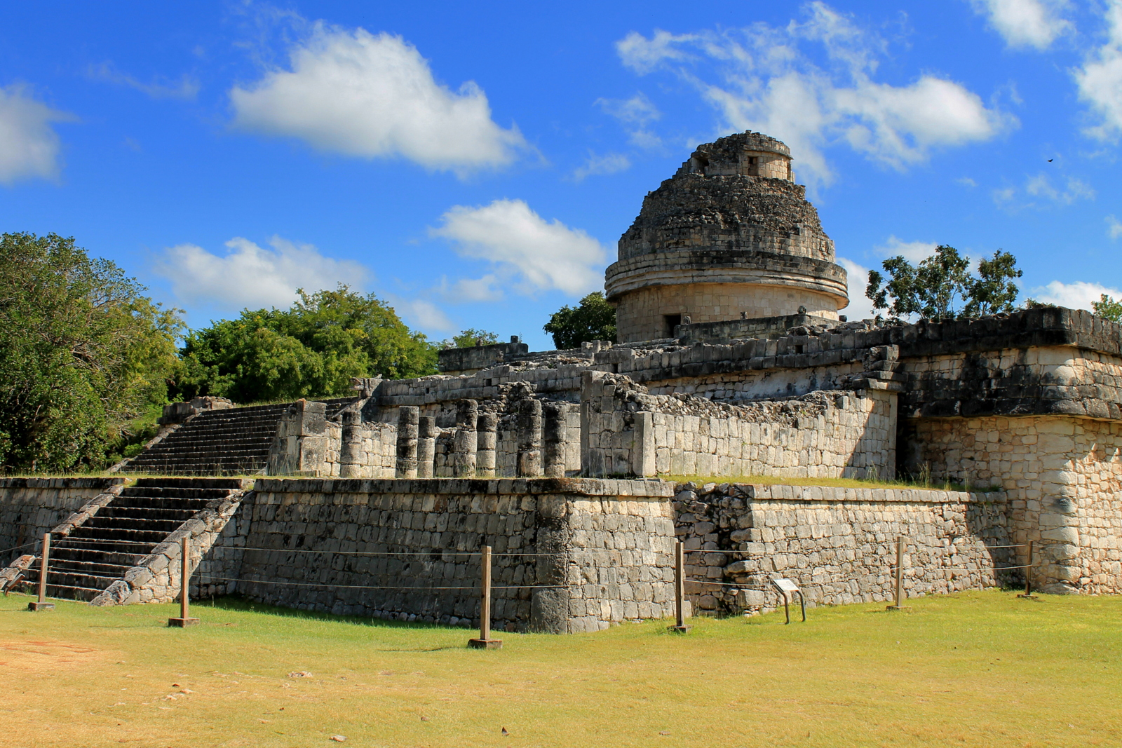 photo-el-caracol-observatory-temple-chichen-itza-43372-xl