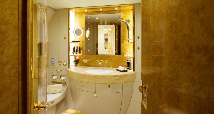 Emirates-Airbus-A319-Executive-Jet-bathroom