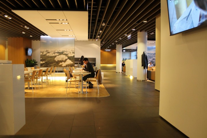 Lufthansa-Business-Lounge-Frankfurt-Terminal-1-A26-01-720x480