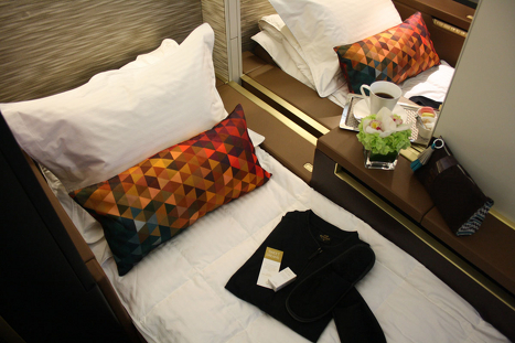 etihad-boeing-787-dreamliner-bedding-first-class