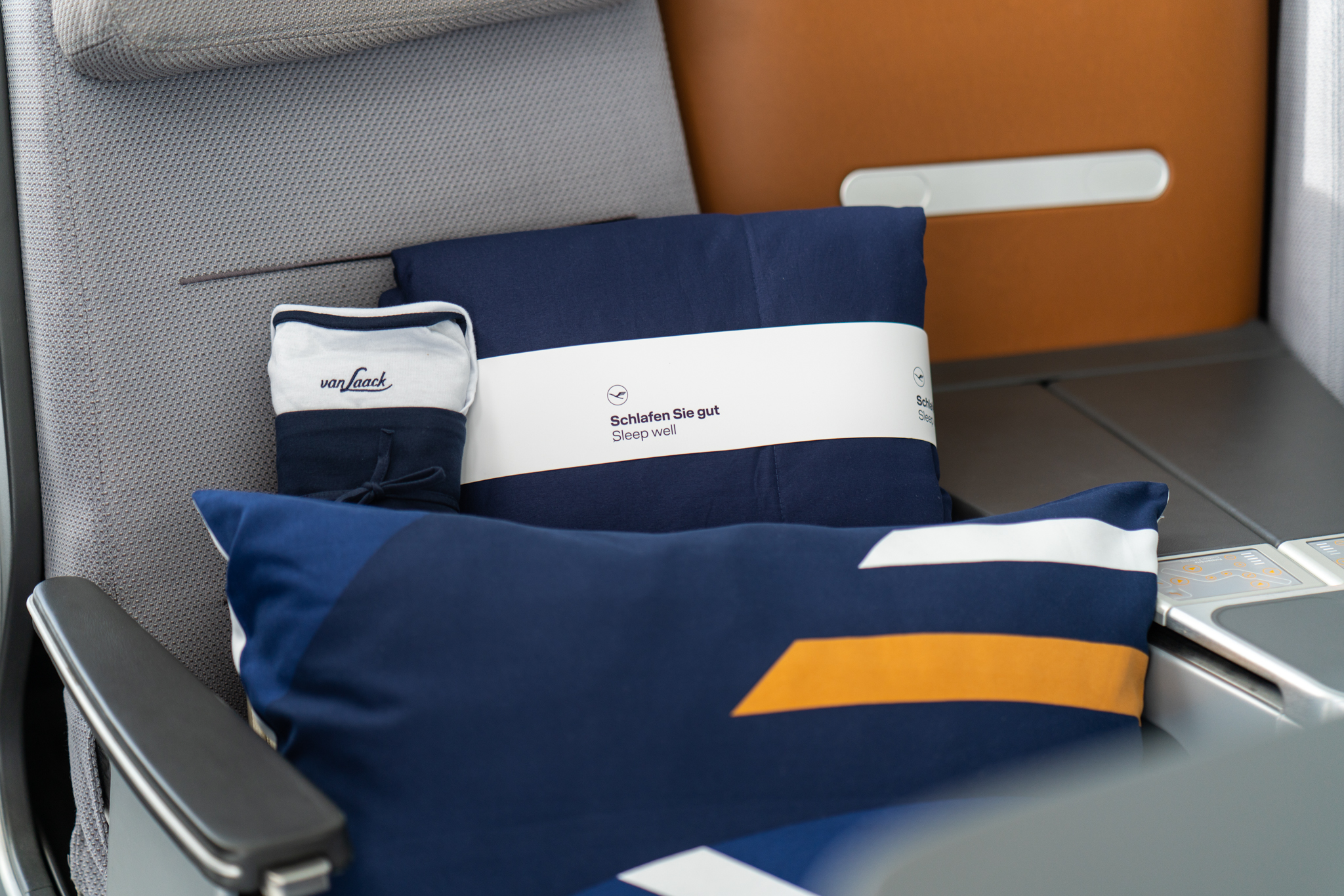 lufthansa business class travel kit