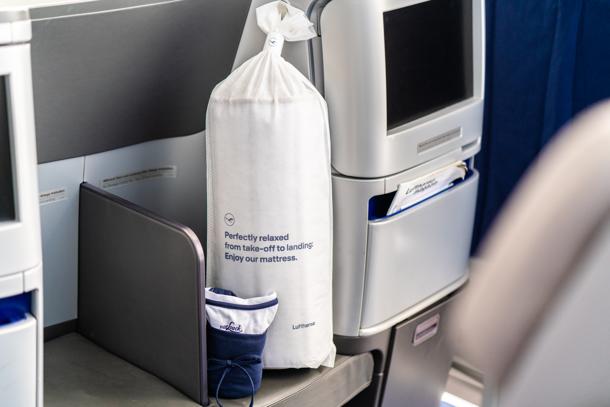 lufthansa business class travel kit